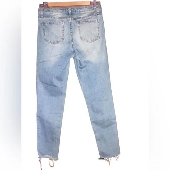 Guess Jeans - Picture 2 of 9